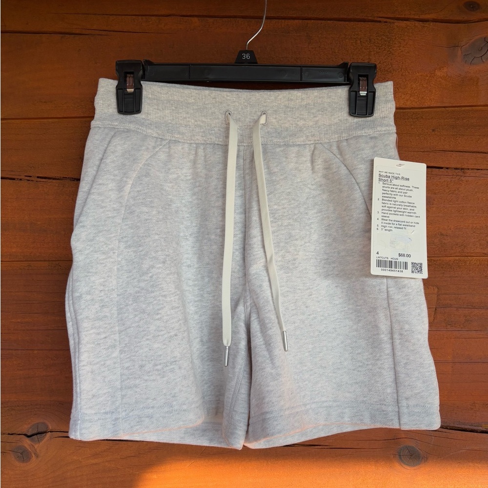 Lululemon Scuba High Rise Shorts - Picture 2 of 6